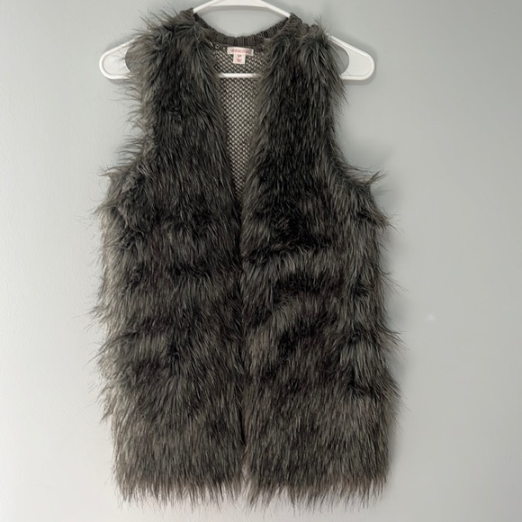 Faux Fur Vest - Picture 1 of 3